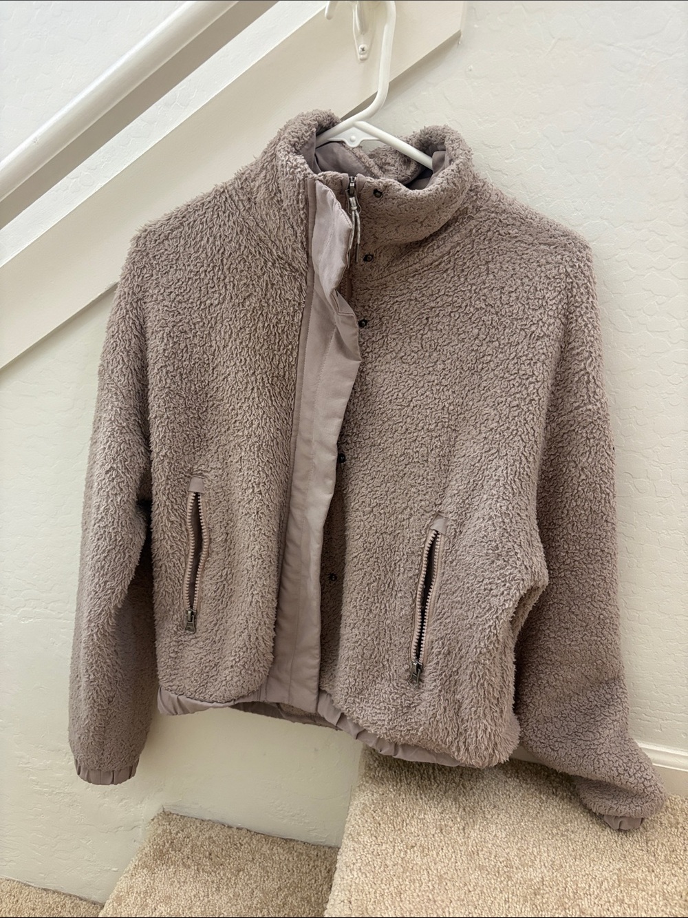 Vuori - Cozy Taupe Sherpa Jacket - Women's Plush Zip Jacket - Picture 1 of 4